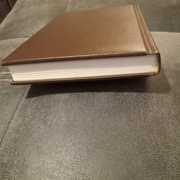 1982 Faux leather Hardcover Treasure Mountain by: Louis L'Amour - Picture 12 of 14